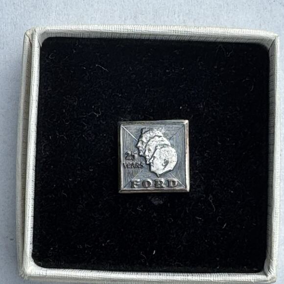 VTG FORD MOTOR COMPANY 25 Years Employee Loyalty Service 10K 1/10 Gold Tie Tack - Picture 2 of 8